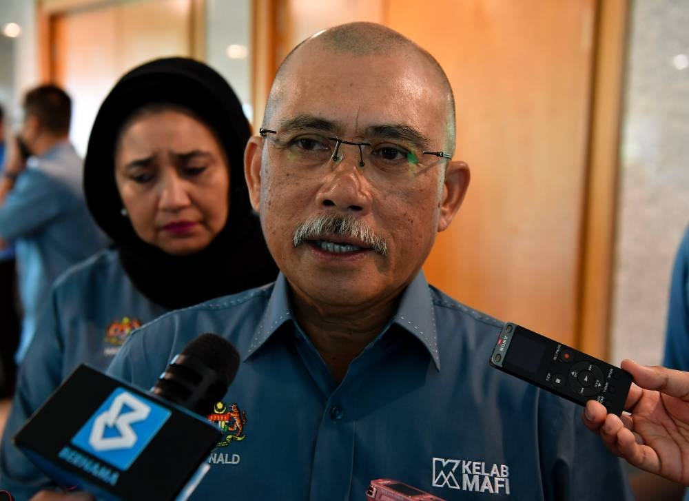 Agriculture and Food Industries Minister Datuk Seri Ronald Kiandee speaks to the media in Putrajaya, June 30, 2022. — Bernama pic 