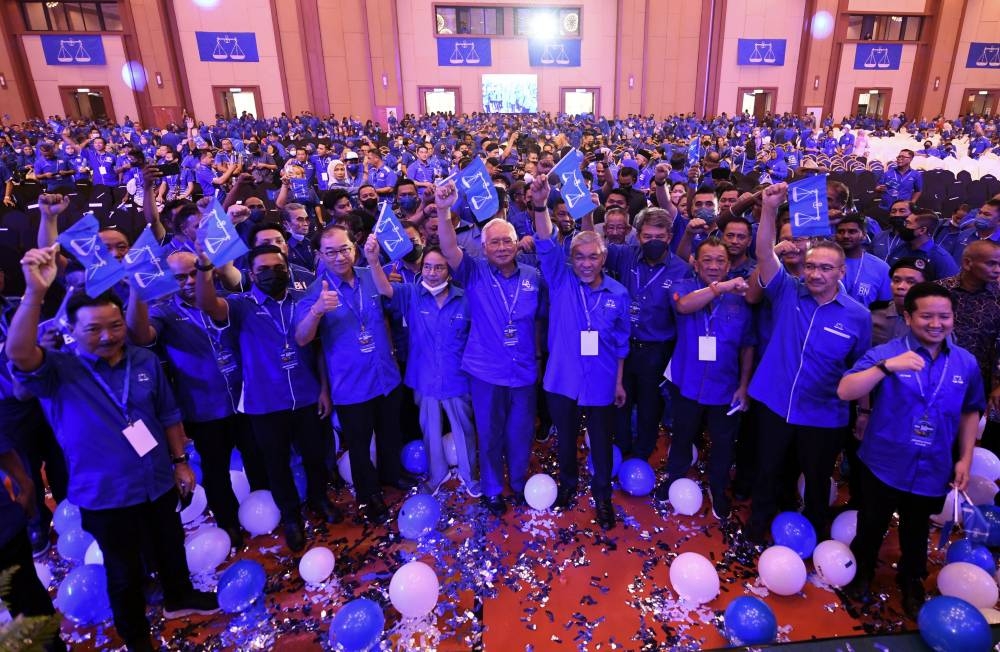 Umno and Barisan Nasional (BN) president Datuk Seri Ahmad Zahid Hamidi (5th right) poses with BN leaders during the BN convention in Penampang July 2, 2022. — Bernama pic