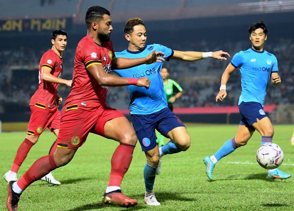 Negri Sembilan's Matheus Alves (second from left) in action against Sabah FC's Tommy Mawat at the Tuanku Abdul Rahman Stadium in Paroi July 3, 2022. — Bernama pic