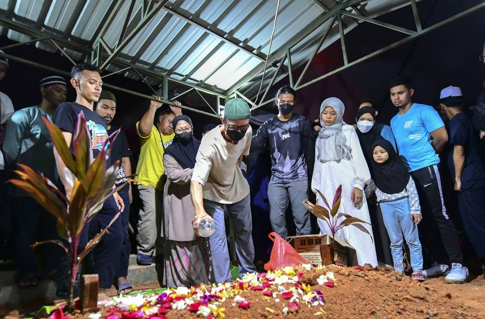 JB Murder: Mother, Infant Son Buried In Common Grave | Malay Mail