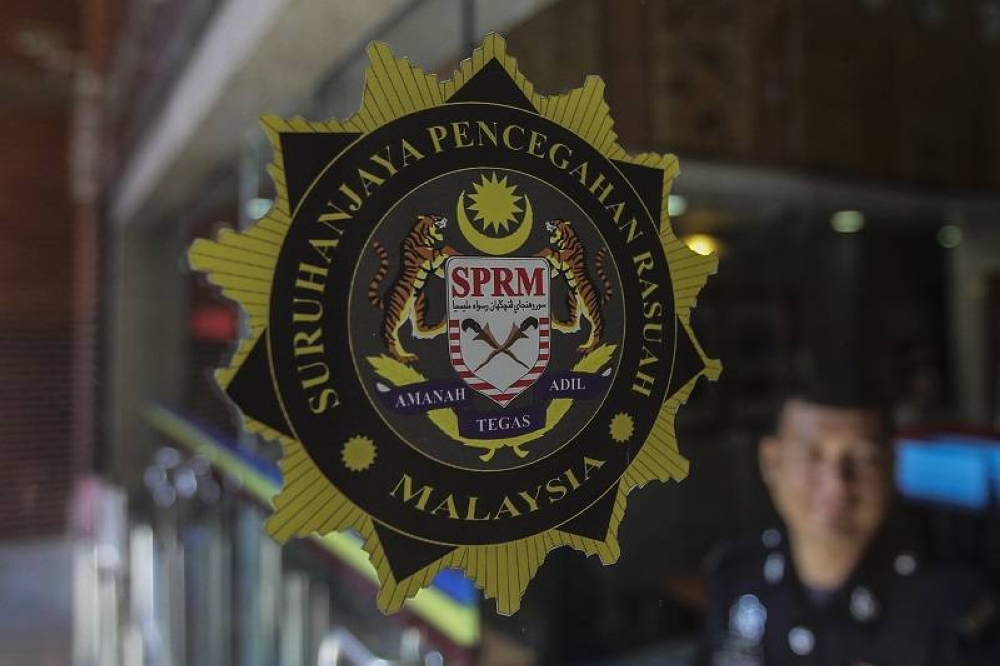 The source said that the raids on the businessman's offices in Selangor and Kuala Lumpur started yesterday. — Picture by Yusof Mat Isa