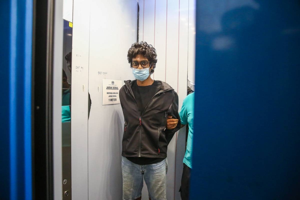 Alexander Navin Vijayachandran arrives at the Petaling Jaya Sessions Court July 13, 2022. — Picture by Yusof Mat Isa