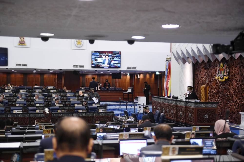 The bill was passed with more votes in favour after the third reading by Deputy Minister in the Prime Minister’s Department (Economy) Datuk Eddin Syazlee Shith and being debated by nine Members of Parliament. — Bernama pic 