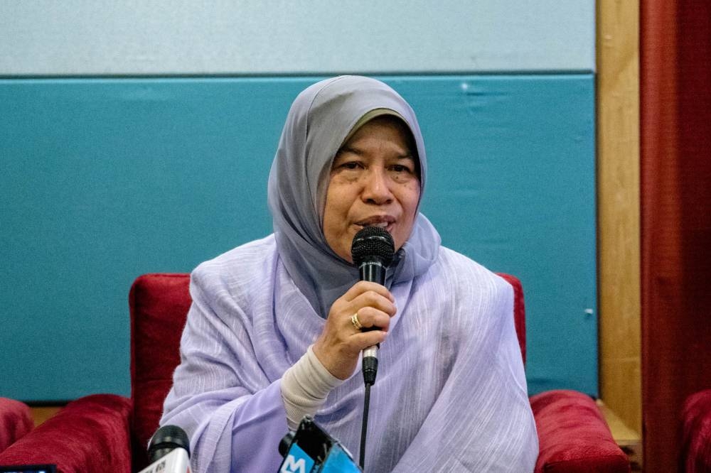 Zuraida emphasised that this is the perfect time for palm oil-producing countries, with the cooperation of allies in the palm oil importing nations, to showcase the benefits of palm oil. — Picture by Firdaus Latif