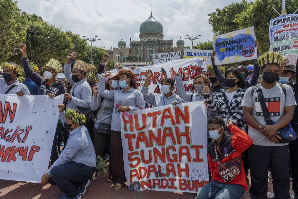 Orang Asli Temiar from Kelantan gather at Dataran Putra and march to the prime minister's office to hand over the memorandum to protest the construction of the Nenggiri Dam in Gua Musang June 7, 2022. — Picture by Shafwan Zaidon