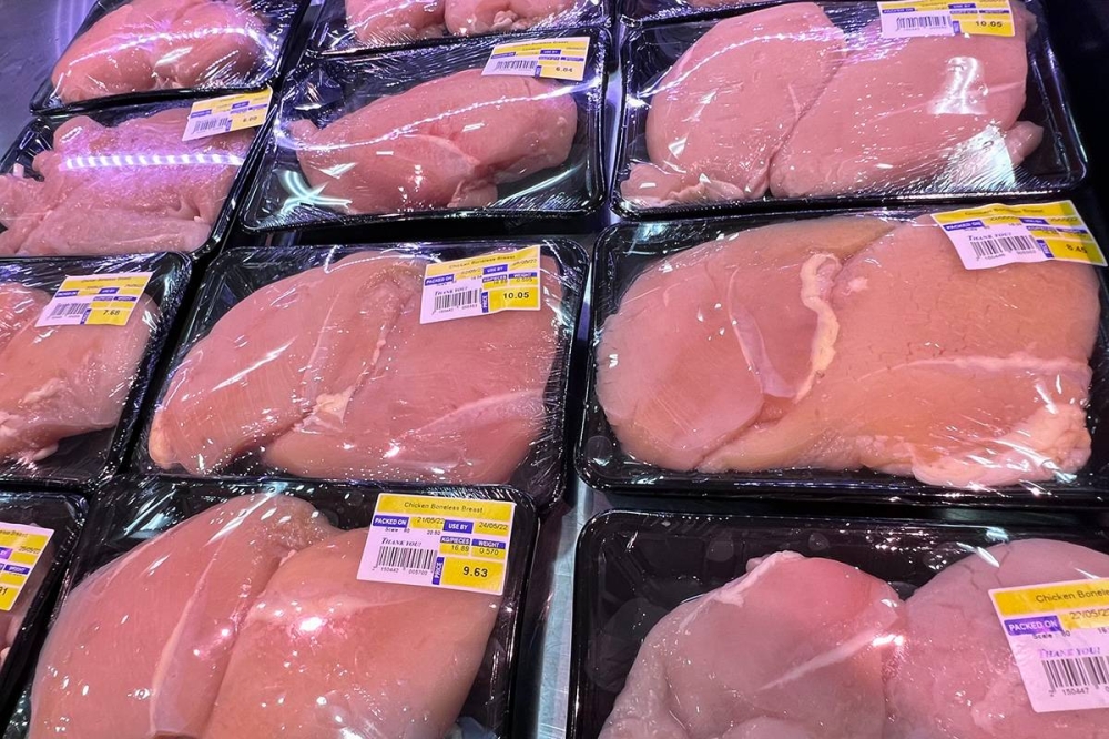 The Ministry of Entrepreneur and Cooperative Development is currently trying to import frozen chicken to ensure sufficient chicken supply in the country. — Picture by Miera Zulyana