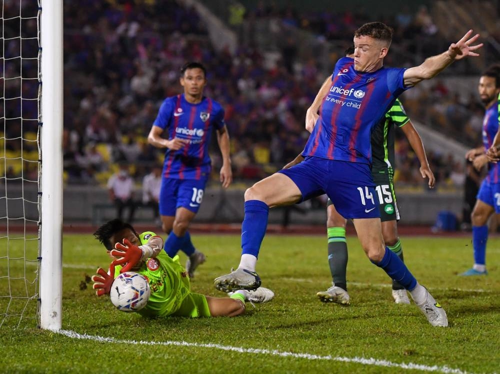 JDT player Shane Thomas Lowry in action during the match against Melaka FC, July 23, 2022. — Bernama pic