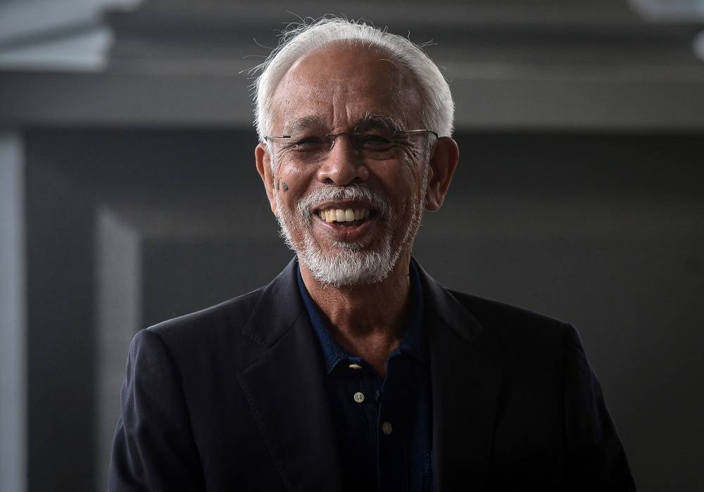 Tan Sri Shahrir Ab Samad arrives at the High Court in Kuala Lumpur July 27, 2022. — Bernama pic