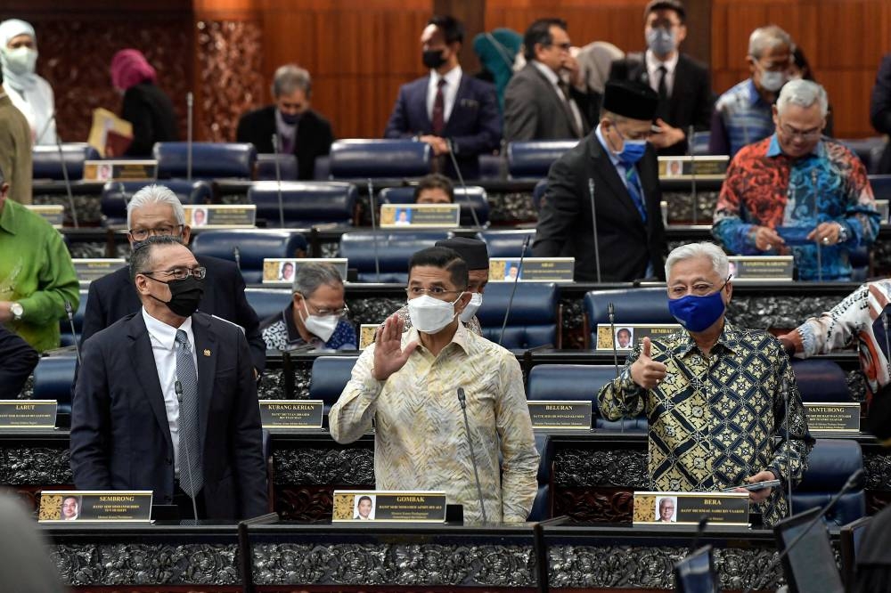 Prime Minister and Bera MP Datuk Seri Ismail Sabri Yaakob, Datuk Seri Mohamed Azmin Ali and Datuk Seri Hishammuddin Hussein at the Dewan Rakyat, July 28, 2022. — Bernama pic 