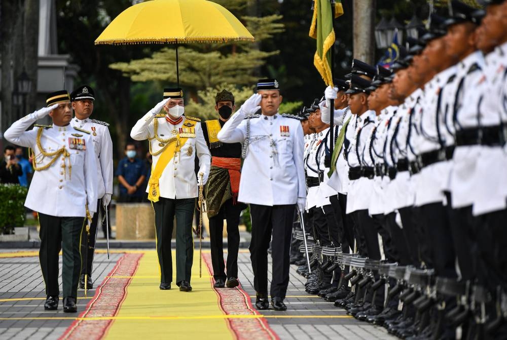 Sultan of Perak Sultan Nazrin Shah inspecting the guard-of-honour at the state-level Warriors’ Day 2022 celebration at Dataran Bangunan Perak Darul Ridzuan, July 31, 2022. — Bernama pic