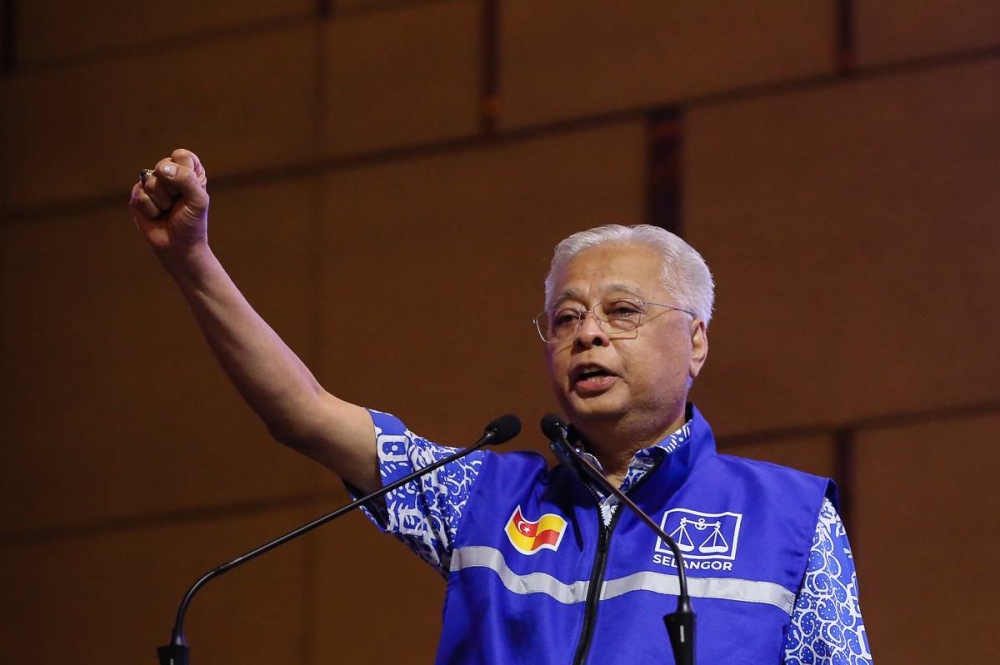 Prime Minister Datuk Seri Ismail Sabri Yaakob delivers his speech during the Selangor Barisan Nasional Convention opening ceremony at the Setia City Convention Centre in Shah Alam July 31, 2022. — Picture by Yusof Mat Isa