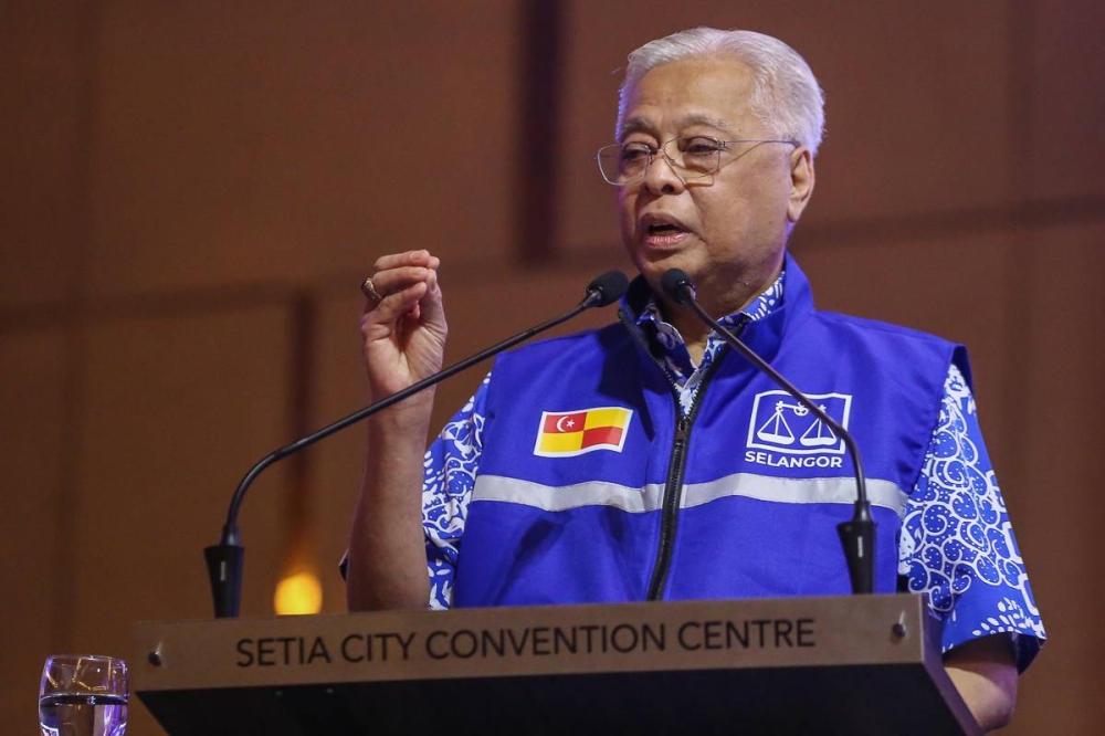 Prime Minister Datuk Seri Ismail Sabri Yaakob delivers his speech during the Selangor Barisan Nasional Convention opening ceremony at the Setia City Convention Centre in Shah Alam July 31, 2022. — Picture by Yusof Mat Isa