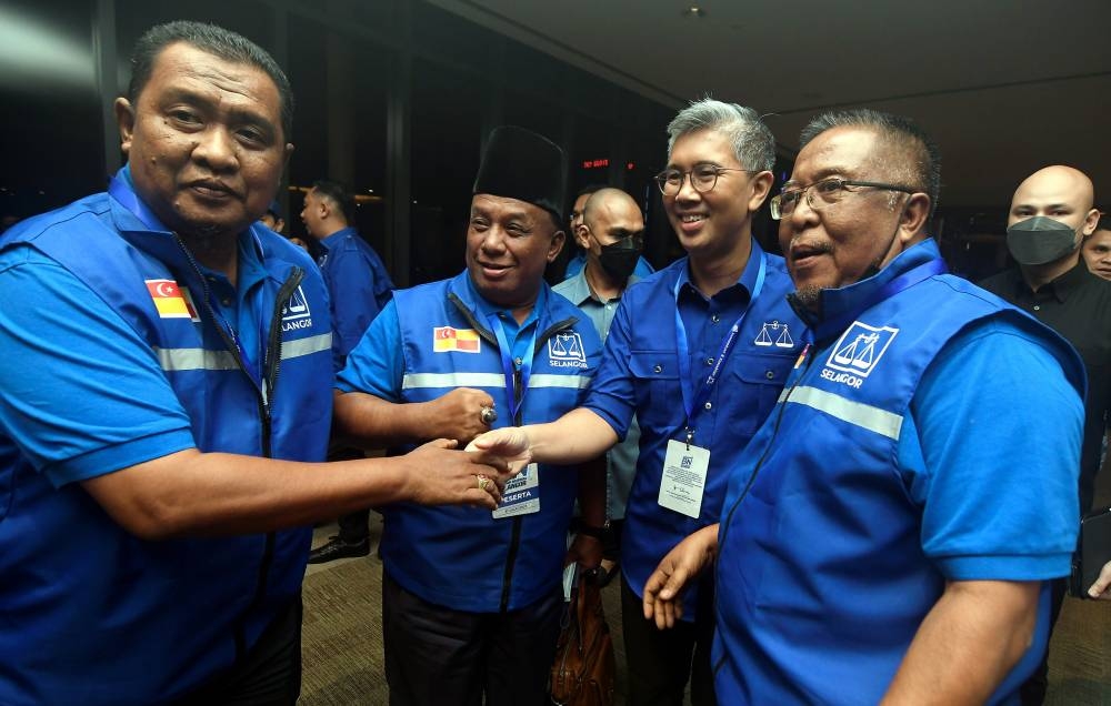 Tengku Zafrul (second from right) was recently made Selangor Umno treasurer, fuelling speculation that he will be fielded as a candidate in the coming general election. — Bernama pic