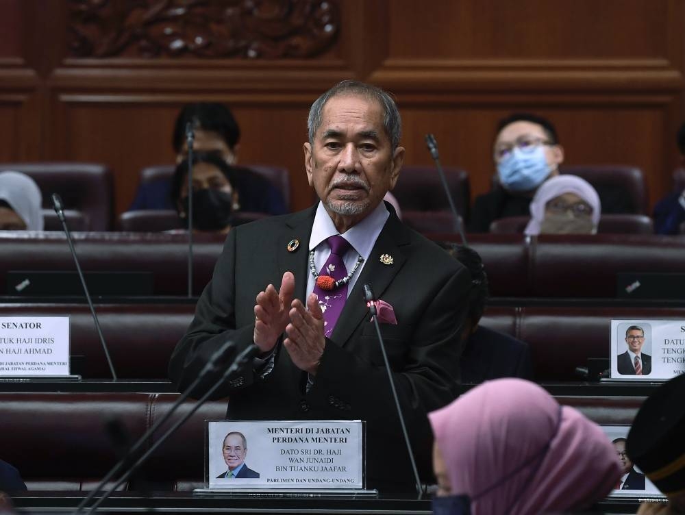 Law Minister: AGC To Obtain Agong’s Consent On Bill Prohibiting Party ...