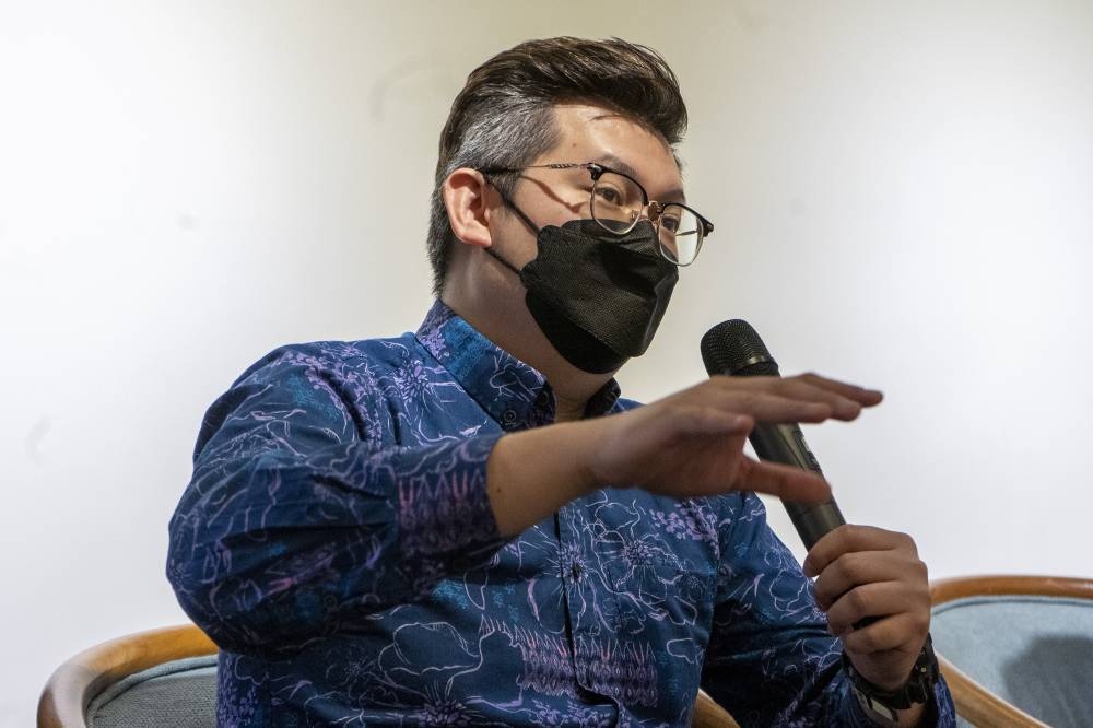 Bandar Kuching MP Dr Kelvin Yii speaks during a Bersih and Bar Council conference on GE15 reforms in Petaling Jaya July 7 2022. — Picture by Shafwan Zaidon