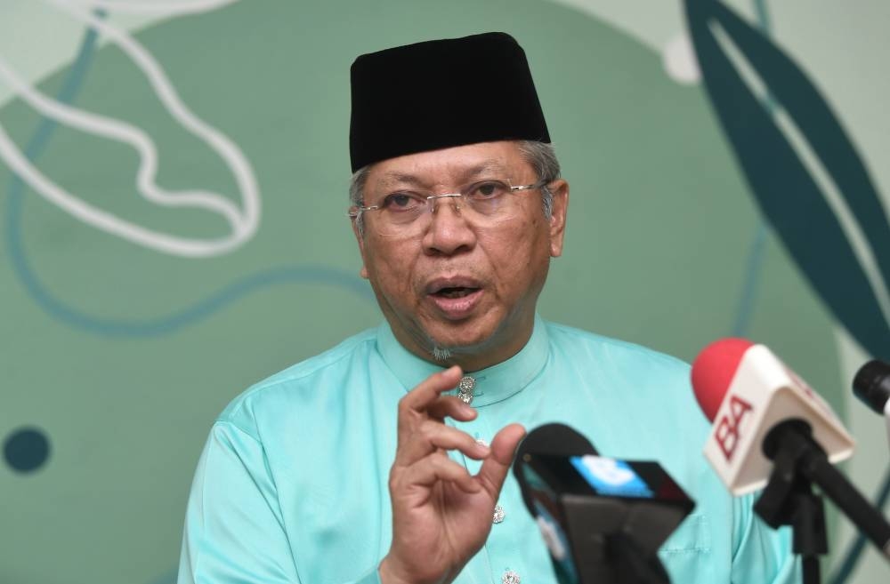 Communications and Multimedia Minister Tan Sri Annuar Musa speaks to the media in Kok Lanas, Kelantan, August 12, 2022. He said the case is still being investigated further by iPay88’s vendor, SISA from Singapore, who identified the threat Cobalt Strike being used. — Bernama pic 