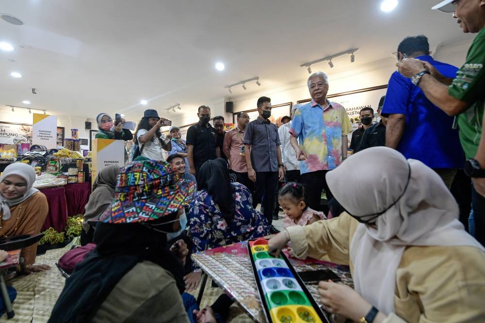 Prime Minister Datuk Seri Ismail Sabri Yaakob visiting an exhibition held in conjunction with the Malaysian Agriculture, Horticulture and Agrotourism Exhibition (Maha) 2022 at the Malaysian Agricultural Expo Park (MAEPS) in Serdang, August 13, 2022. — Bernama pic