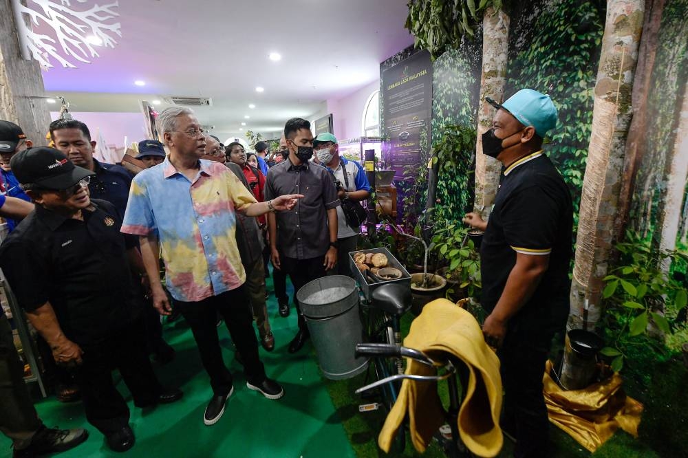 Prime Minister Datuk Seri Ismail Sabri Yaakob stopping by an exhibition stand when visiting the Malaysia Agriculture, Horticulture and Agrotourism Exhibition (Maha 2022 at the Malaysia Agricultural Expo Park (MAEPS) in Serdang, August 13, 2022. — Bernama pic