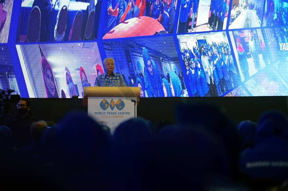 Prime Minister Datuk Seri Ismail Sabri Yaakob delivers a speech during the Barisan Nasional Women’s Convention at Putra World Trade Centre, August 14, 2022. — Bernama pic 