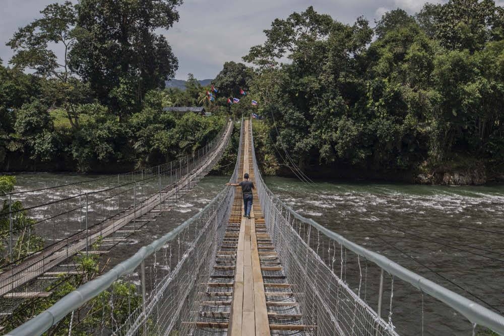 General view of a suspension bridge in Kiulu, Sabah, September 19, 2020. Fed up with constantly being labelled the poorest state in the country, Sabahans want their leaders to stop politicking and take its development seriously when the next general election (GE15) rolls around. — Picture by Firdaus Latif