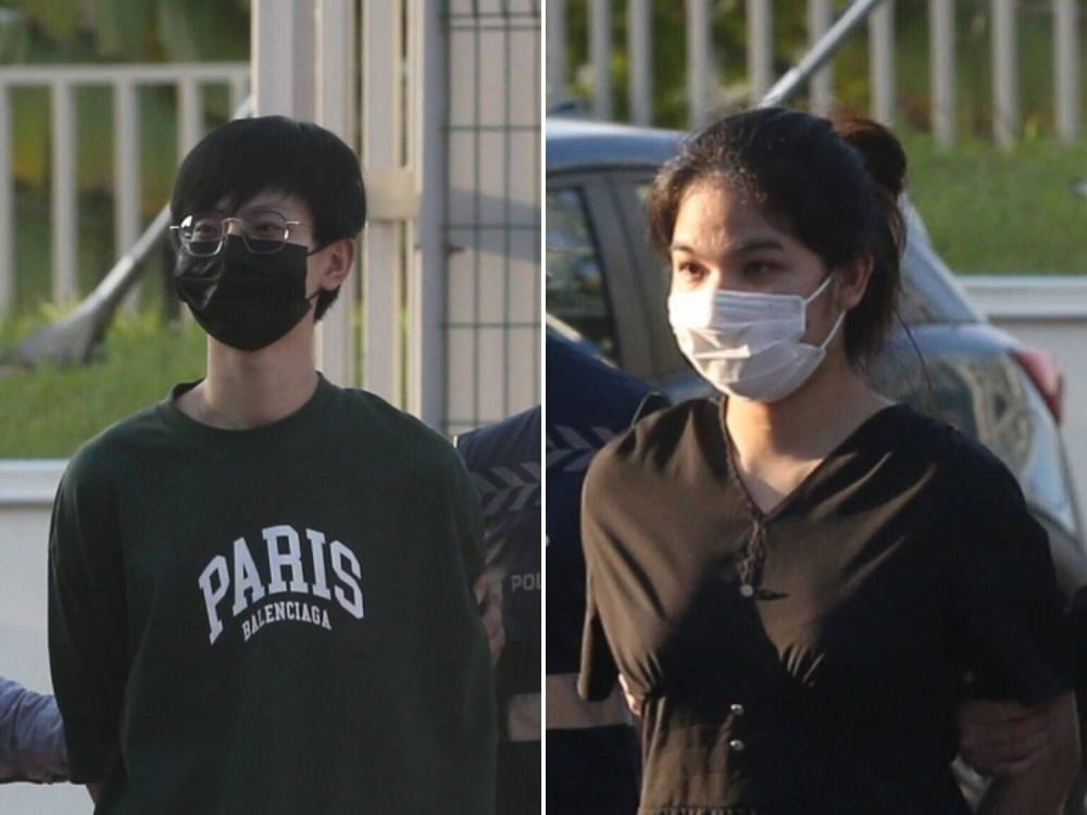 Pi Jiapeng (left) and Pansuk Siriwipa being handed over to the Singapore Police Force at Woodlands Checkpoint on Aug 11, 2022. — TODAY pic