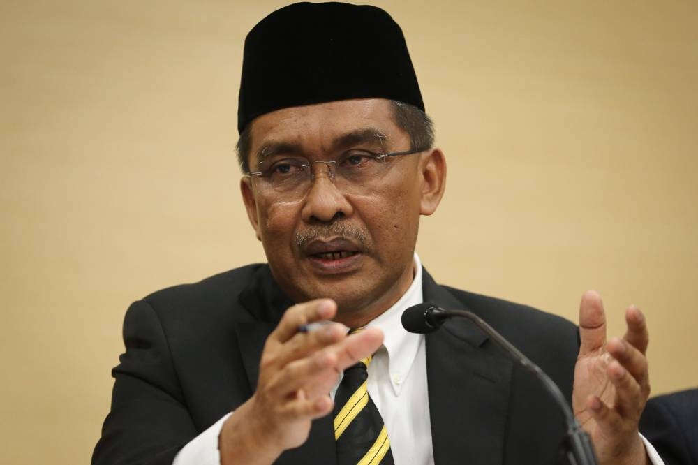 PAS secretary-general Datuk Takiyuddin Hassan speaks during a press conference at the Umno headquarters in Kuala Lumpur February 25, 2020. — Picture by Yusof Mat Isa