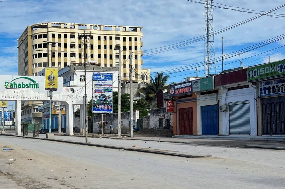 at-least-12-killed-in-somalia-hotel-siege-says-intelligence-officer