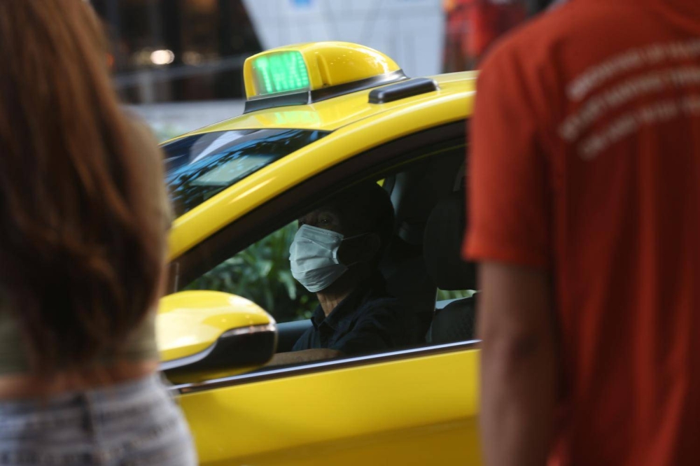 As taxi drivers continue to grapple with falling incomes — amid ever-rising overhead costs, neverending competition from private-hire car services and lingering effects of the pandemic — the future of Singapore’s taxi industry has once again come under the spotlight. — TODAY pic