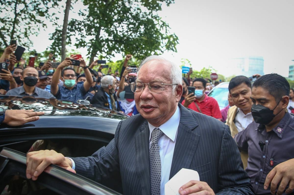 Former Prime Minister Datuk Seri Najib Razak arrives at the Federal Court in Putrajaya August 23, 2022. — Picture by Yusof Mat Isa