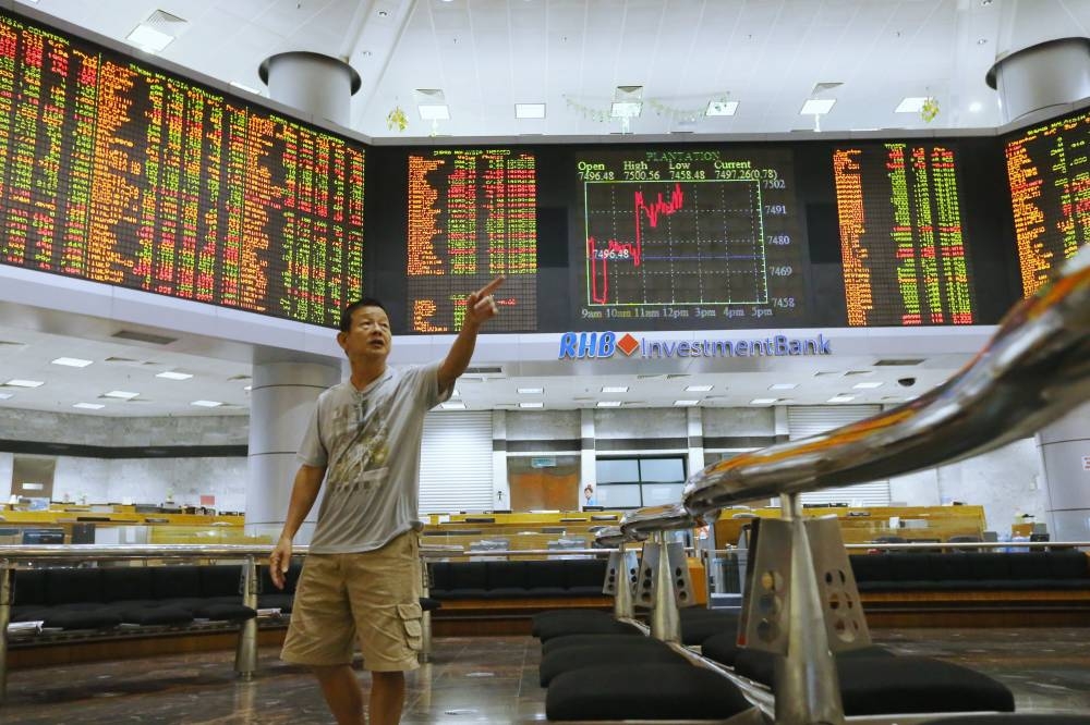 On the broader market, gainers led losers 160 to 114, while 199 counters were unchanged, 1,859 untraded and seven others suspended. — Picture by Zuraneeza Zulkifli