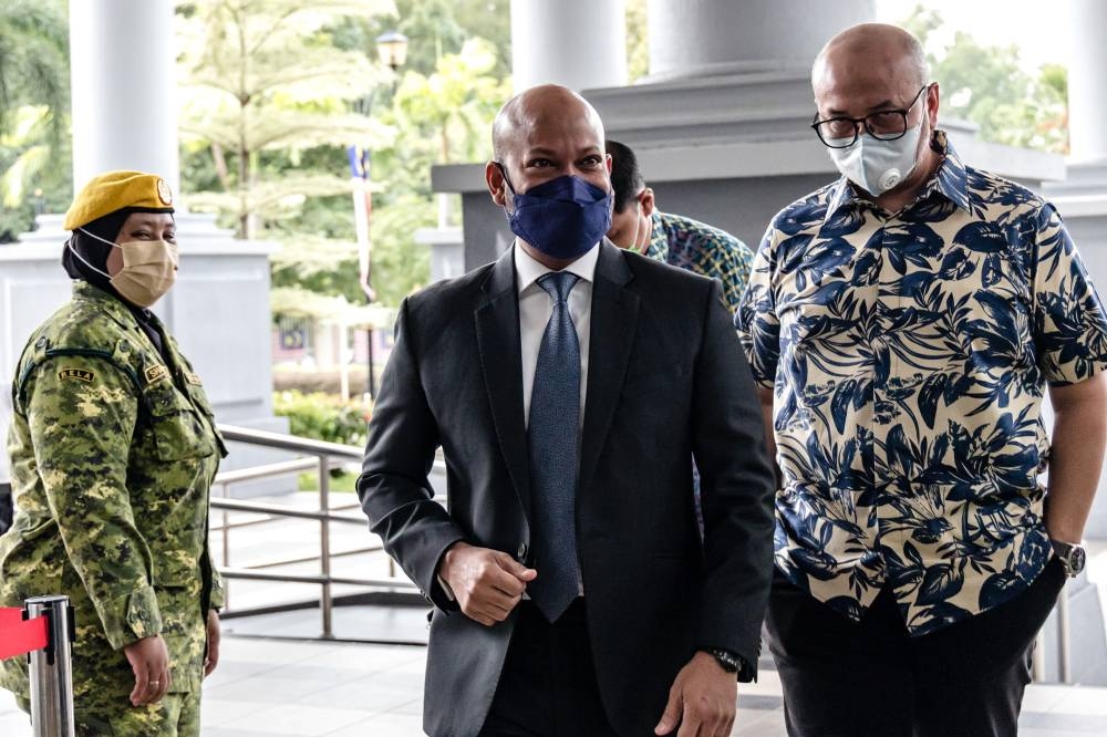 Former 1MDB chief executive Arul Kanda Kandasamy arrives at the Kuala Lumpur Court Complex, in Kuala Lumpur, August 26, 2022. — Picture by Firdaus Latif