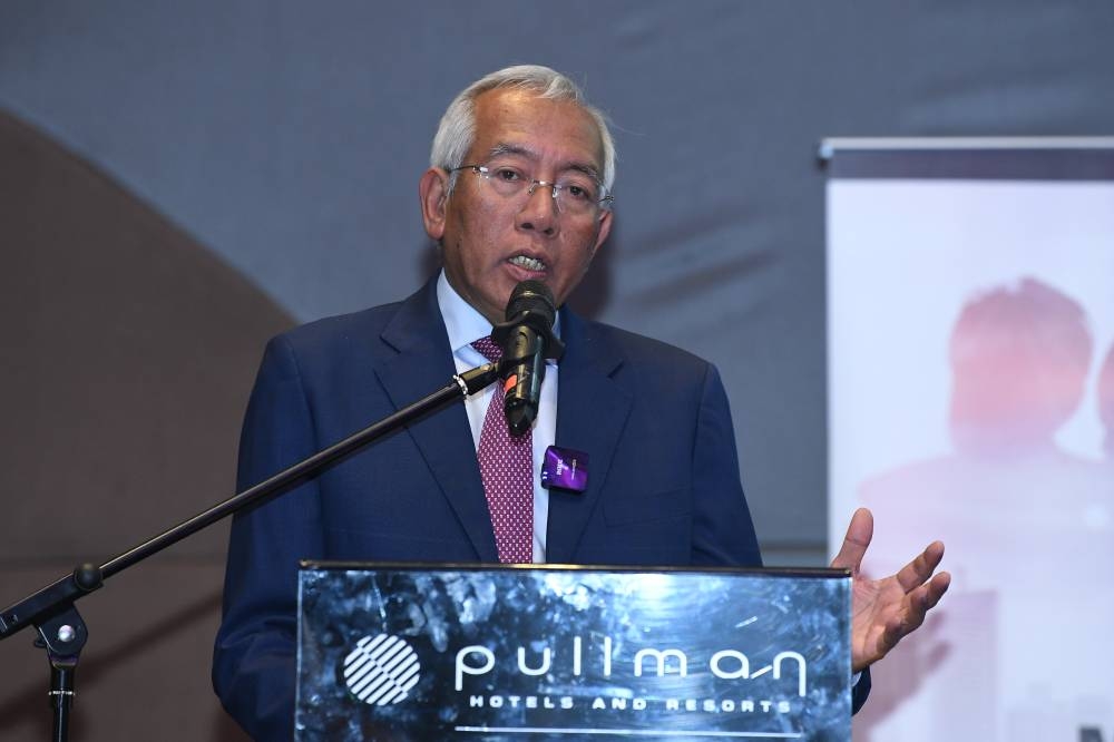 Rural Development Minister Datuk Seri Mahdzir Khalid speaking at the MoU signing ceremony between Tenaga Nasional Berhad (TNB) and Majlis Amanah Rakyat (MARA) in Kuala Lumpur, August 26, 2022. — Bernama pic