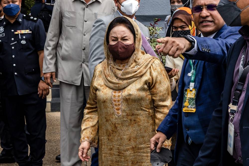 Datin Seri Rosmah Mansor leaves the Kuala Lumpur Court Complex August 26, 2022. — Picture by Firdaus Latif