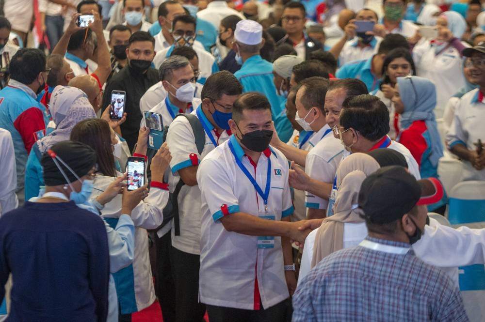 PKR deputy president, Rafizi Ramli arrives at PKR Election Convention in Shah Alam, August 27, 2022. — Picture by Shafwan Zaidon