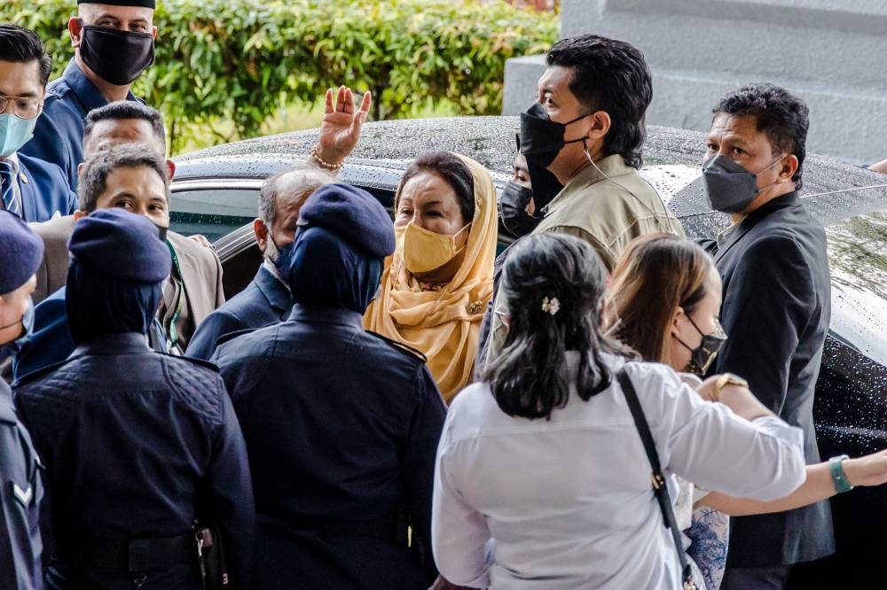 Datin Seri Rosmah Mansor waves to the media as she leaves the Kuala Lumpur High Court in Kuala Lumpur after her sentencing, September 1, 2022. — Picture by Firdaus Latif