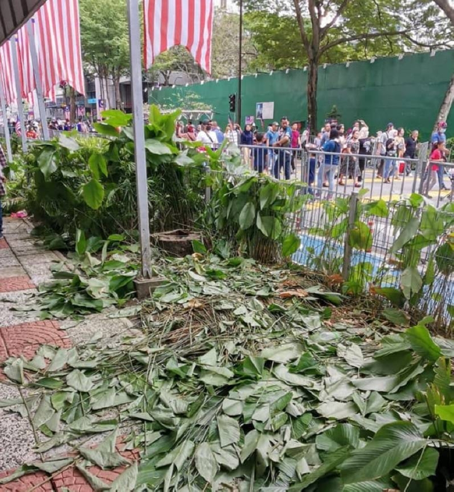 Kuala Lumpur Mayor Datuk Seri Mahadi Che Ngah blamed the large number of people who attended the city parade for the damages. ― Picture via Facebook/DBKL