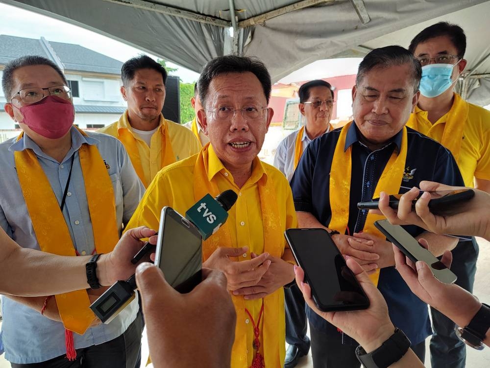 Sarawak Deputy Premier Datuk Sri Dr Sim Kui Hian, speaking to reporters, says that divisive views are always brought up every time the general election is around the corner, September 4, 2022. — Picture by Sulok Tawie