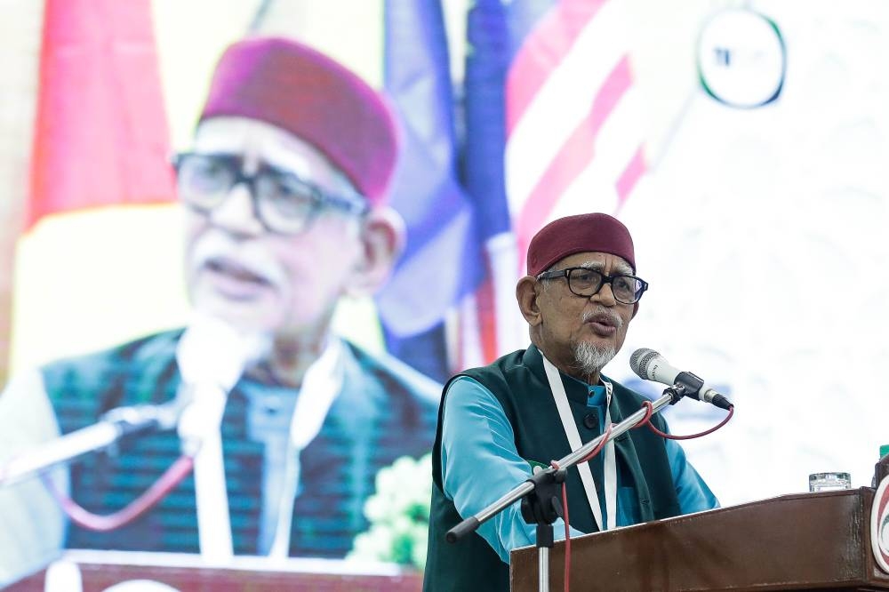 PAS president Tan Sri Abdul Hadi Awang delivers his closing speech during the second day of the 68th PAS Annual Congress (Muktamar PAS) in Kedah PAS Complex, Kota Sarang Semut September 4, 2022. — Picture by Sayuti Zainudin