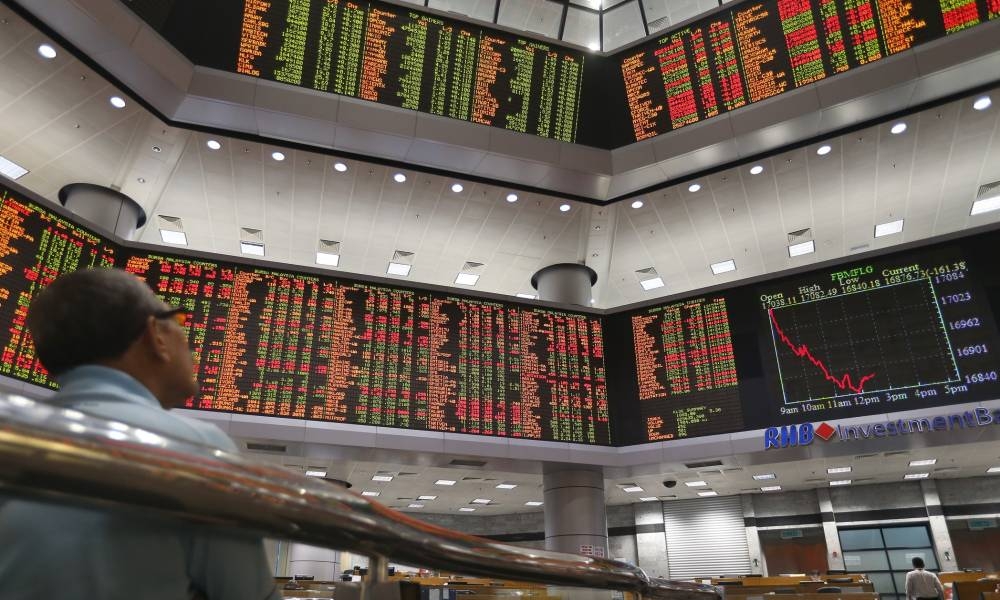 On the broader market, losers surpassed gainers 156 to 110, while 195 counters were unchanged, 1,825 untraded and 19 others suspended. — Picture by Razak Ghazali 