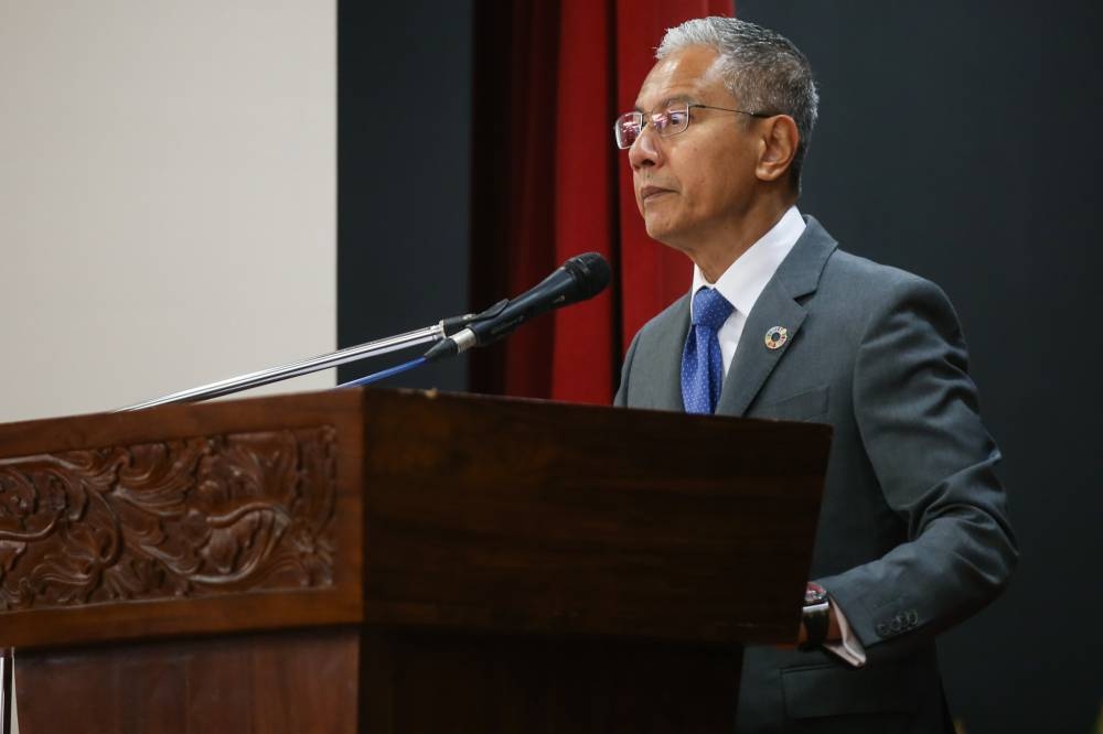 Dewan Rakyat Speaker Tan Sri Azhar Azizan Harun Najib's status remains unchanged as the latter has formally filed for a pardon on September 2, well within the 14-day time frame allowed following his conviction. — Picture by Ahmad Zamzahuri