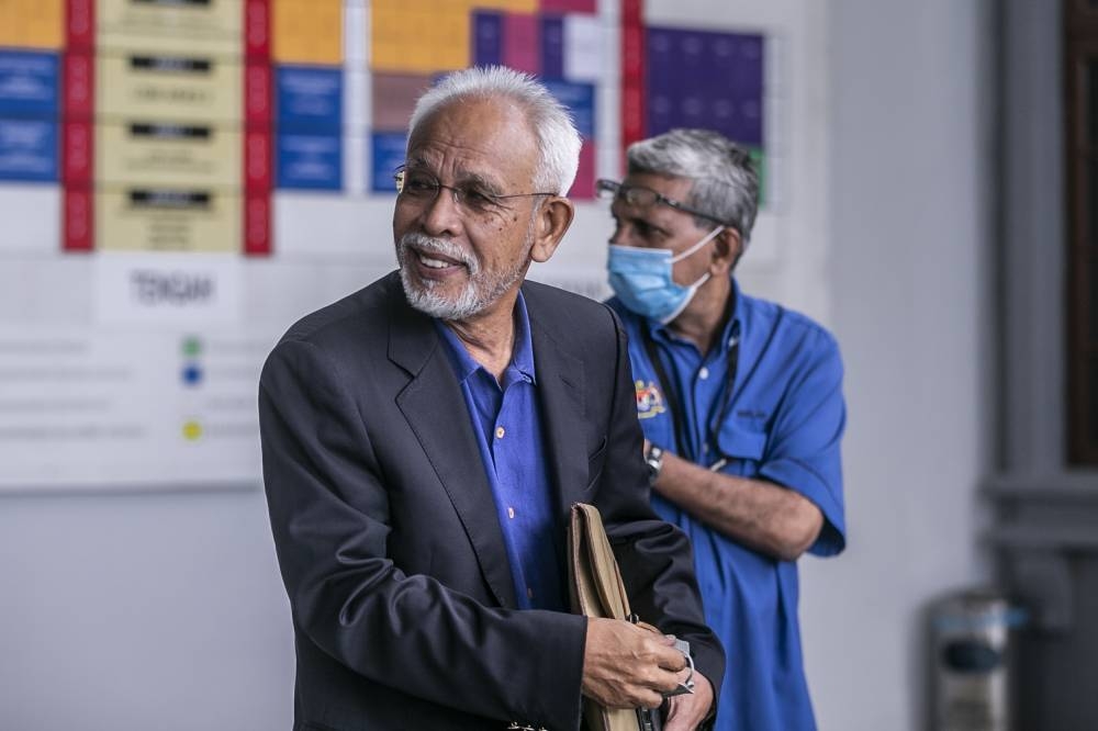 Former Felda chairman Tan Sri Shahrir Ab Samad leaving the Kuala Lumpur High Court September 7, 2022. — Picture by Hari Anggara