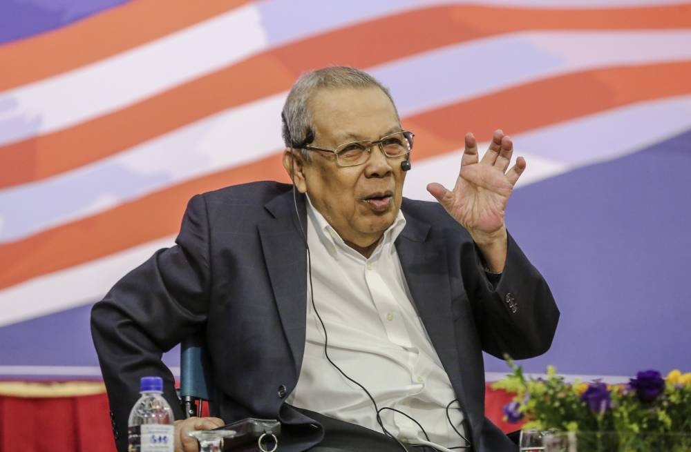 Abdul Hamid said that the question on whether or not Najib should receive a pardon has been politicised.. — Picture by Firdaus Latif