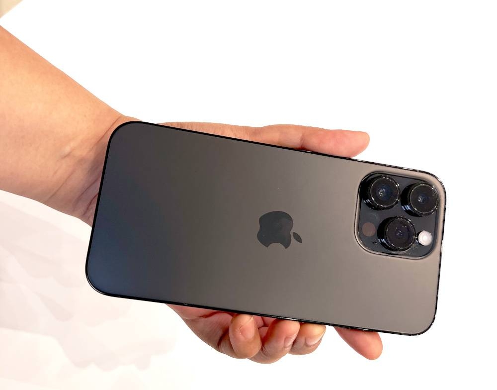 Up close with the new iPhone 14 and 14 Pro