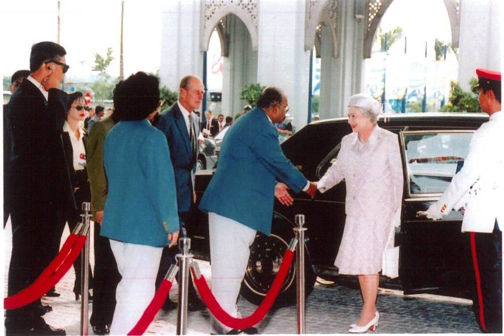 Queen Elizabeth II, the United Kingdom’s longest-serving monarch, died Thursday at her summer residence of Balmoral Castle in Scotland at the age of 96 after 70 years on the throne. — Bernama pic