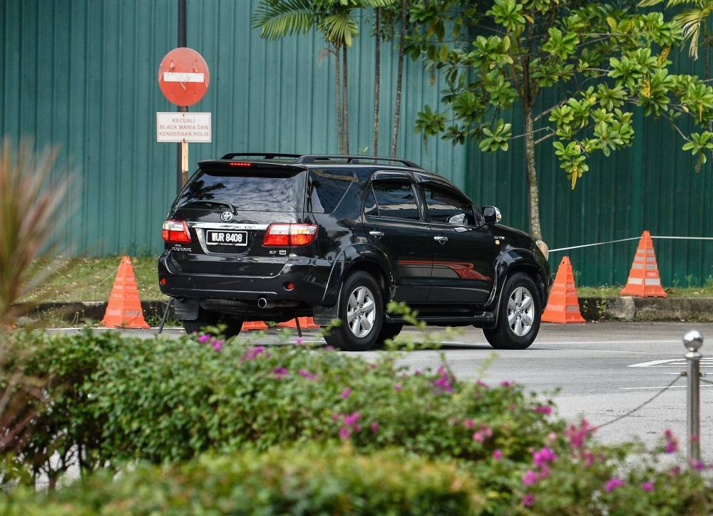 An SUV ferries Datuk Seri Najib Razak to Kuala Lumpur Court Complex, September 12, 2022. — Bernama pic  