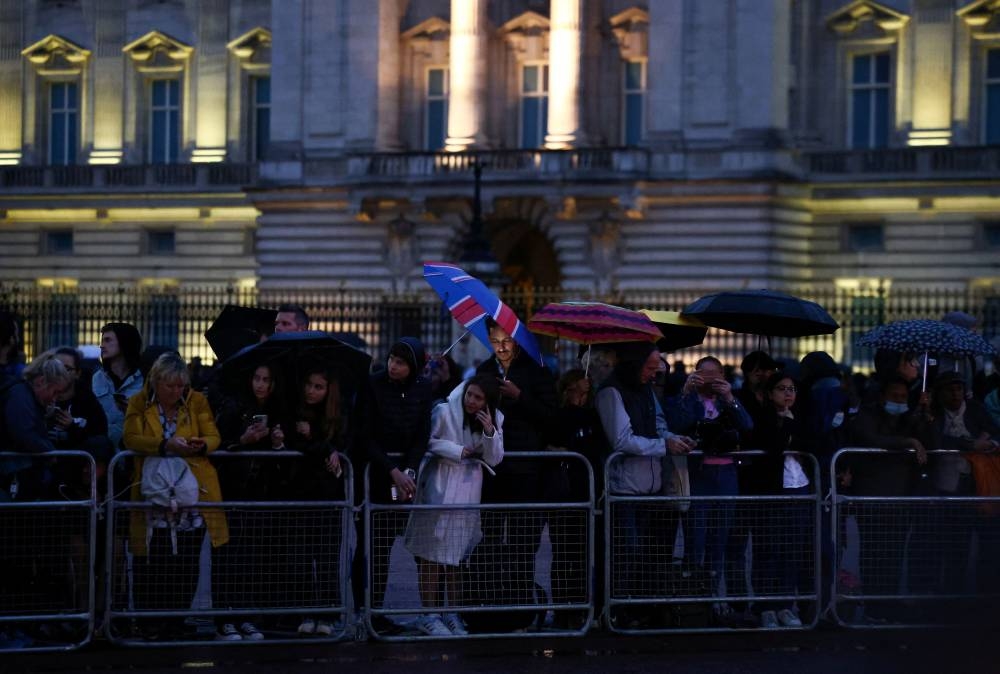 Members of the public await the arrival of the hearse carrying the coffin of Britain's Queen Elizabeth, outside Buckingham Palace in London, Britain September 13, 2022. ― Reuters pic