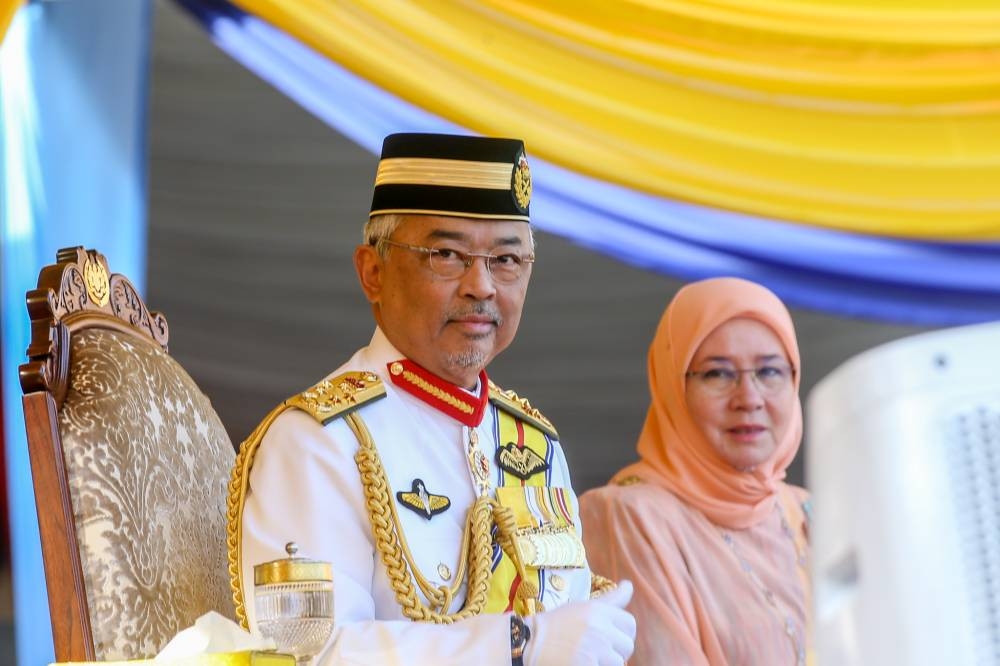 Yang di-Pertuan Agong Al-Sultan Abdullah Ri’ayatuddin Al-Mustafa Billah Shah and Raja Permaisuri Agong Tunku Hajah Azizah Aminah Maimunah Iskandariah will attend the state funeral ceremony of Queen Elizabeth II on Monday. — Picture by Ahmad Zamzahuri