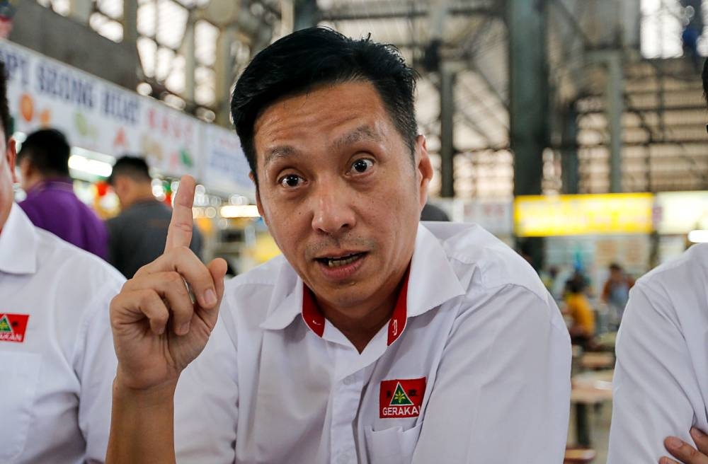 Penang Gerakan chairman Oh Tong Keong speaks to the media during a press conference at the Bayan Baru Wet Market. — Picture by Sauito Zainudin