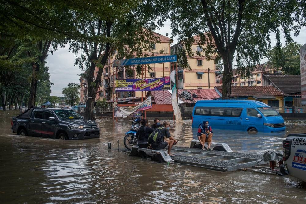 In a statement floating the unprecedented notion, the Iskandar Puteri MP pointed out that last year’s monsoonal floods caused billions in losses from property loss and damage. — Picture by Shafwan Zaidon