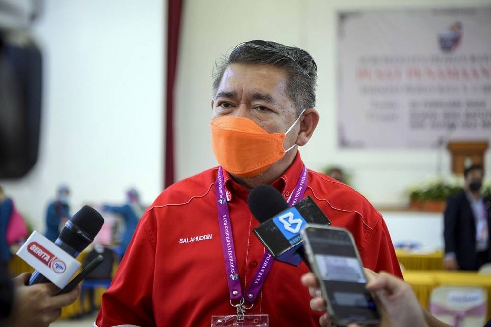 Datuk Seri Salahuddin Ayub, who is also the Pulai MP and Simpang Jeram assemblyman, replaces the state coalition’s previous chief Aminolhuda Hassan. ― Bernama pic